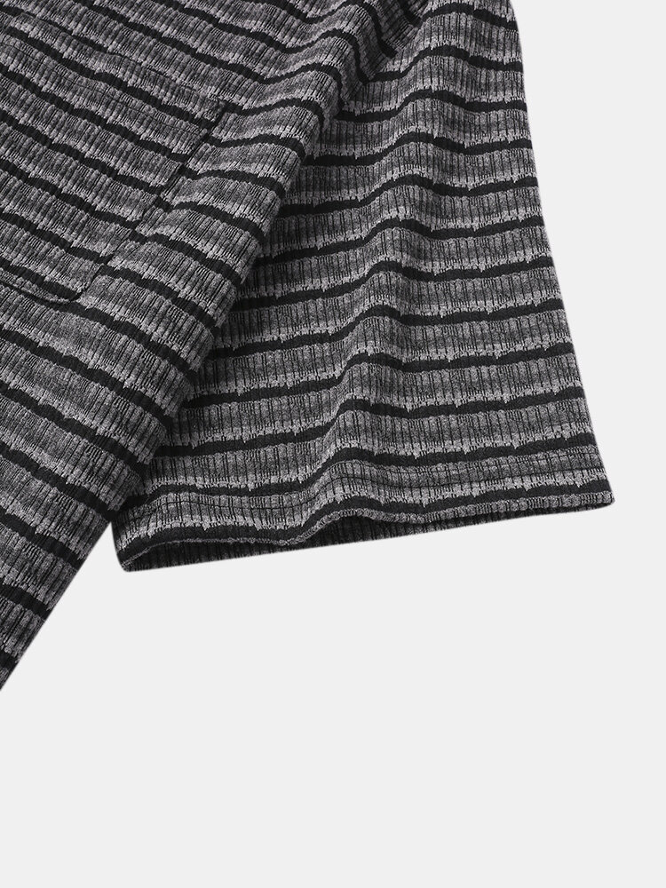 Men's Striped Textured Seersucker Wrinkle-Free Casual Short Sleeve Shirt with Pockets