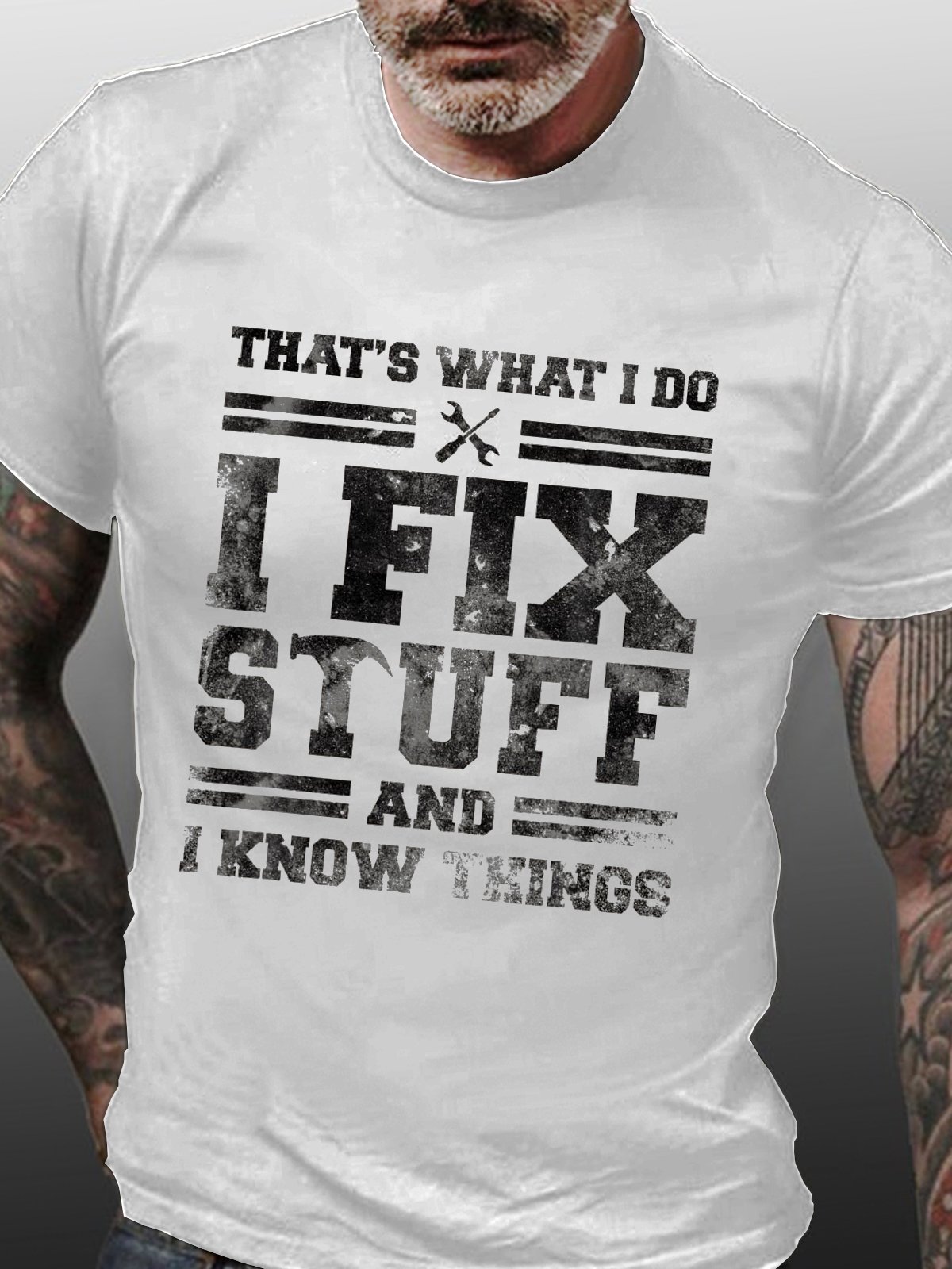 That's What I Do I Fix Stuff And I Know Things Funny Saying Short Sleeve Crew Neck Short Sleeve T-Shirt